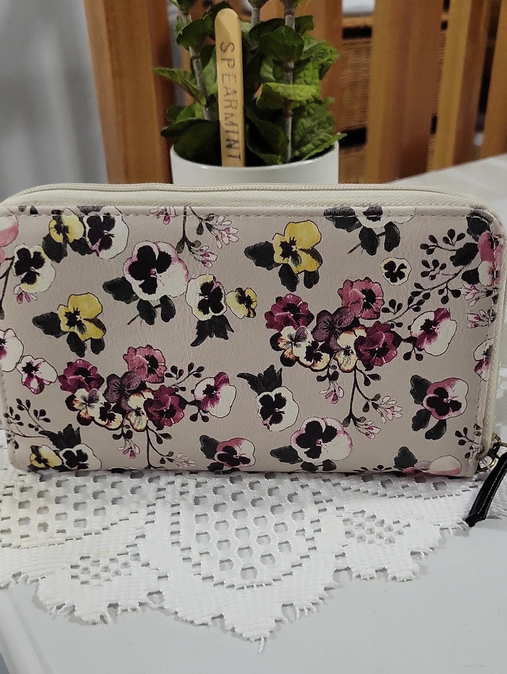 🌱Nicole Miller wallet 🌱